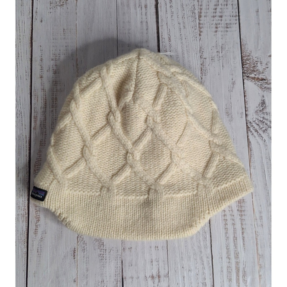 Patagonia Womens Vanilla Beanie Cream Cable Knit Merino Wool Blend Fleece Lined